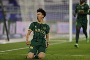 未来可期！18岁王钰栋中超处子球+造乌龙 是国足近15年最年轻球员