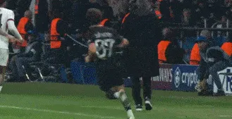 mk体育官网-内托界外推倒球童，双方爆发小冲突