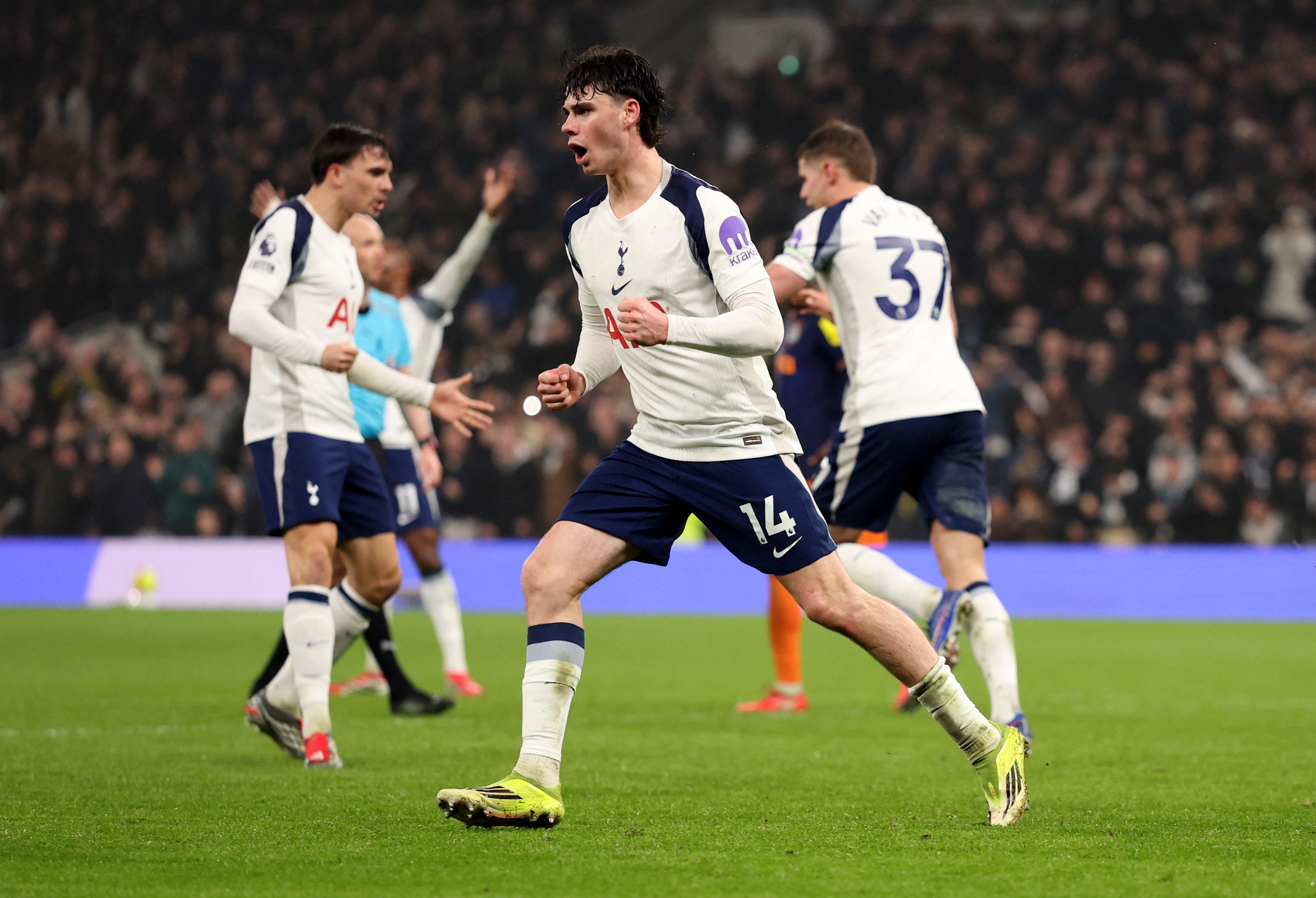 mk体育下载-屯年轻中卫？跟队：利物浦满意后防深度，仍有意格雷等多位小将